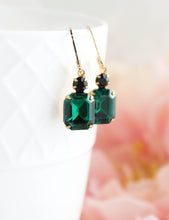 Load image into Gallery viewer, Emerald Green Glass Earrings