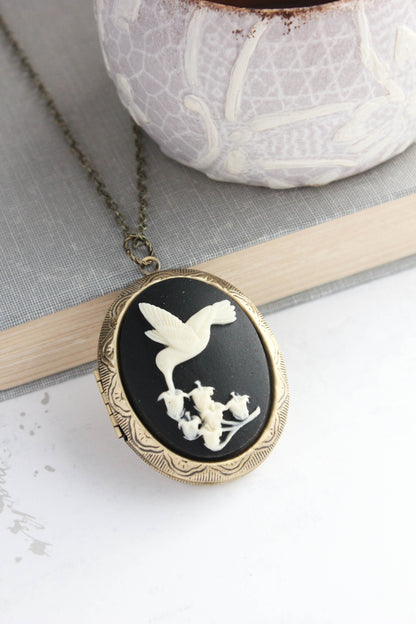 Large Cameo Locket Necklace (3 styles)