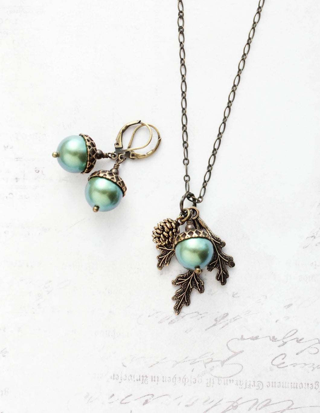 Acorn Necklace (23 Pearl Colors) | Nature Charms