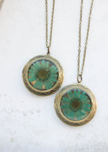 Load image into Gallery viewer, Pressed Flower Locket