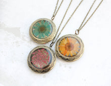 Load image into Gallery viewer, Pressed Flower Locket