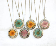 Load image into Gallery viewer, Pressed Flower Locket