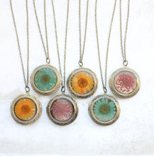 Load image into Gallery viewer, Pressed Flower Locket