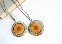 Load image into Gallery viewer, Pressed Flower Locket