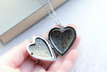 Load image into Gallery viewer, Bee Heart Locket