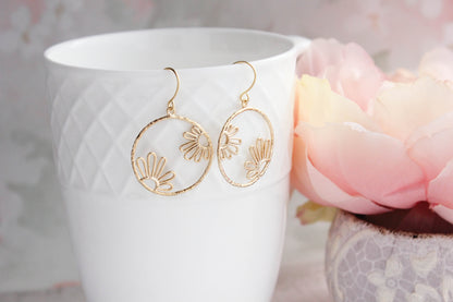 Daisy Circle Earrings - Gold