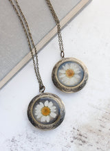 Load image into Gallery viewer, Pressed Flower Locket