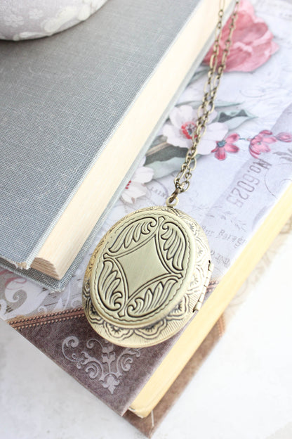Lily of the Valley Cameo Locket - Blue