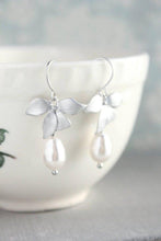 Load image into Gallery viewer, Orchid Pearl Earrings - Short