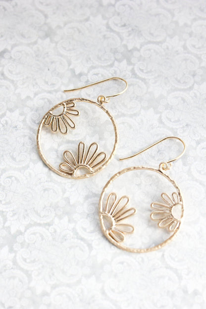 Daisy Circle Earrings - Silver