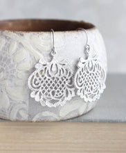Load image into Gallery viewer, Hammered Gold Filigree Earrings