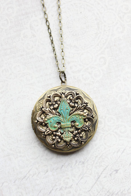 Fluer de lis Necklace, Vintage Style, Rustic Jewelry, French Inspired, Big Picture Locket, Vintage Style, Verdigris Patina, Gift for Mom