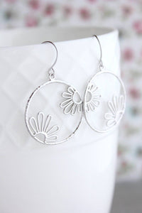Daisy Circle Earrings - Silver