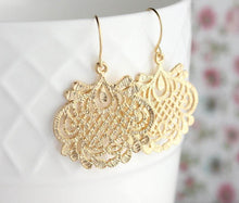 Load image into Gallery viewer, Hammered Gold Filigree Earrings