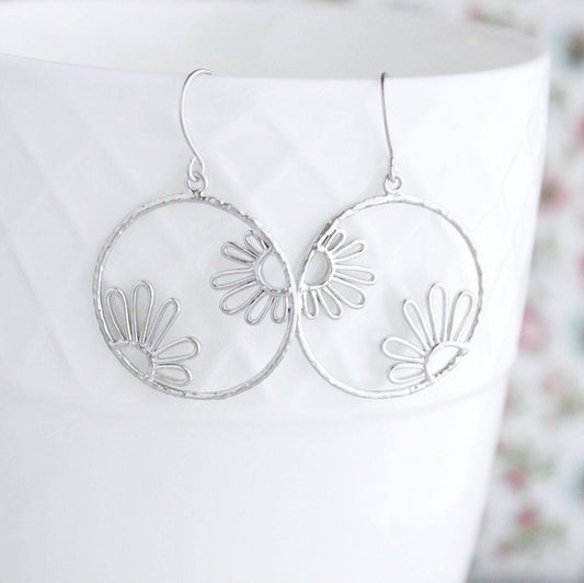 Daisy Circle Earrings - Silver