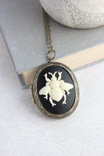Load image into Gallery viewer, Big Bee Cameo Locket
