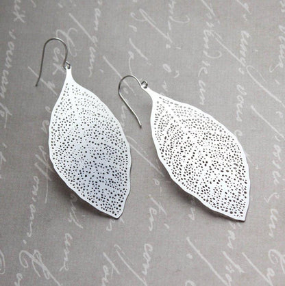 Big Leaf Earrings - matte gold