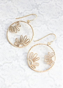 Daisy Circle Earrings - Gold