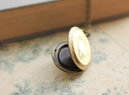 Lady Cameo Locket - Deep Red