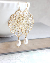 Load image into Gallery viewer, Silver Filigree Earrings (14 Pearl Colors)
