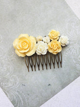 Load image into Gallery viewer, Yellow Rose Comb - C1050