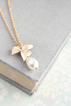 Load image into Gallery viewer, Silver Orchid Necklace